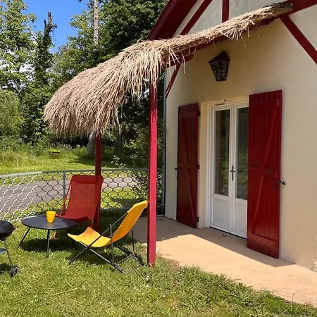 Metairie De Moutiques Фермерский дом Казобон